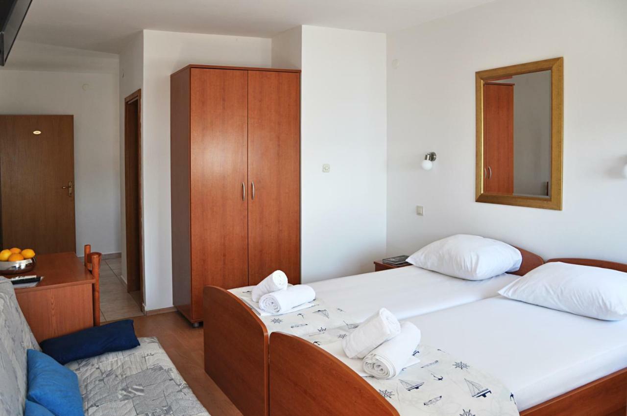 Sunrise Apartments And Studio Apartments Lokva Rogoznica Eksteriør billede